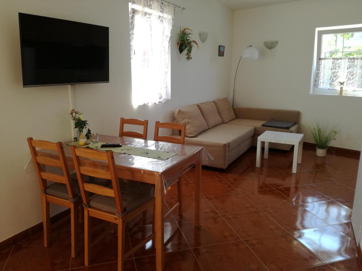 Apartments Pegla Нерезине Екстериор снимка