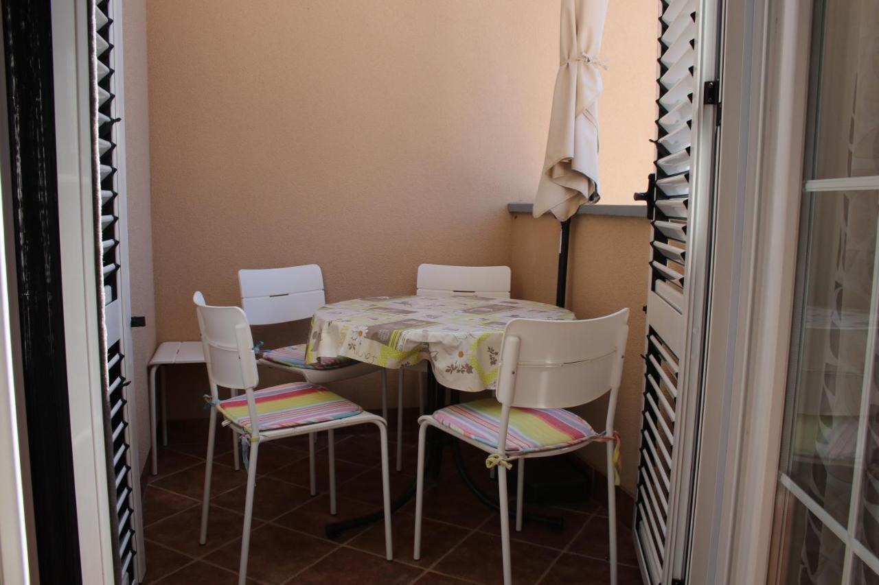 Apartments Pegla Нерезине Екстериор снимка