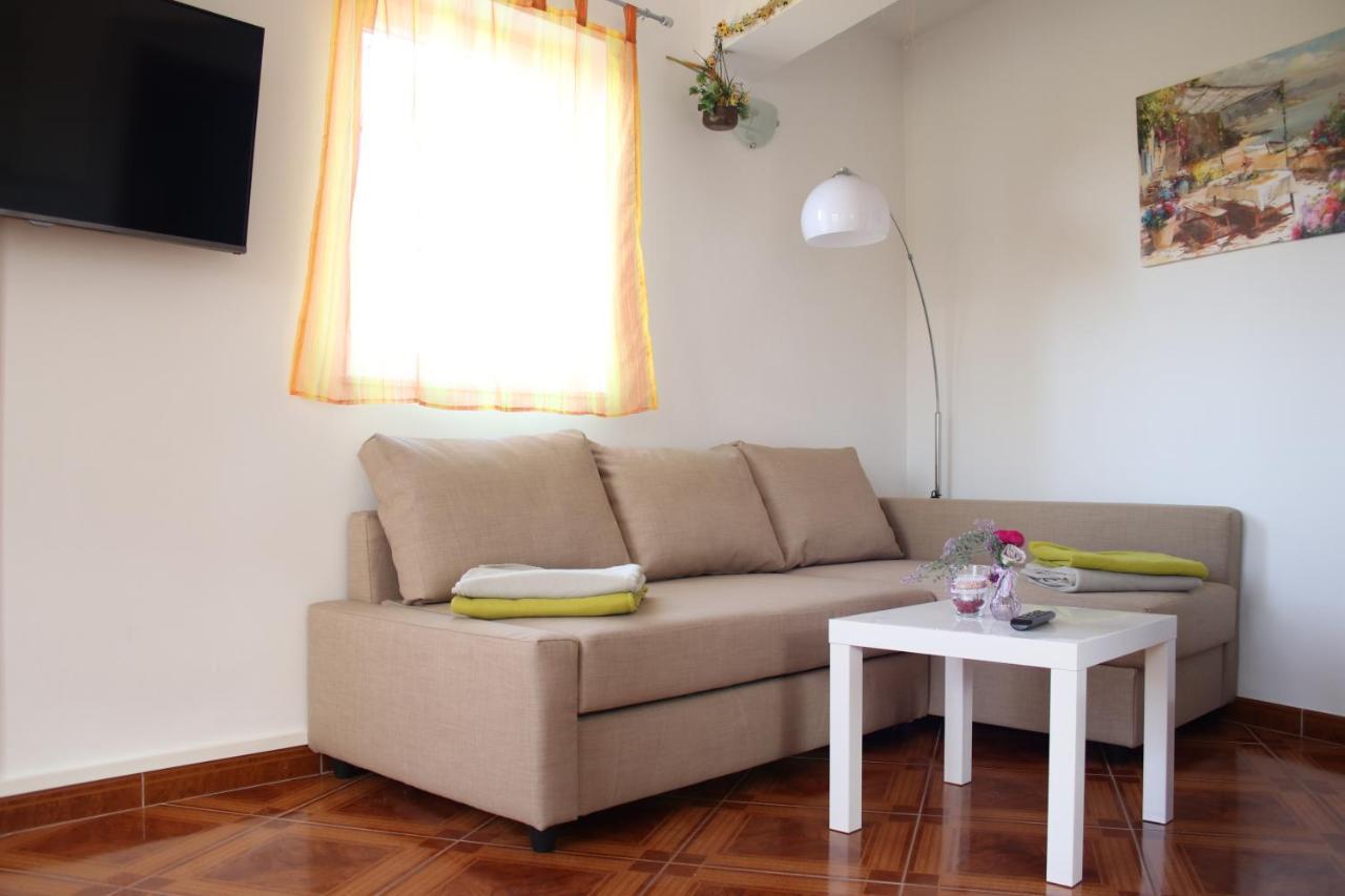 Apartments Pegla Нерезине Екстериор снимка