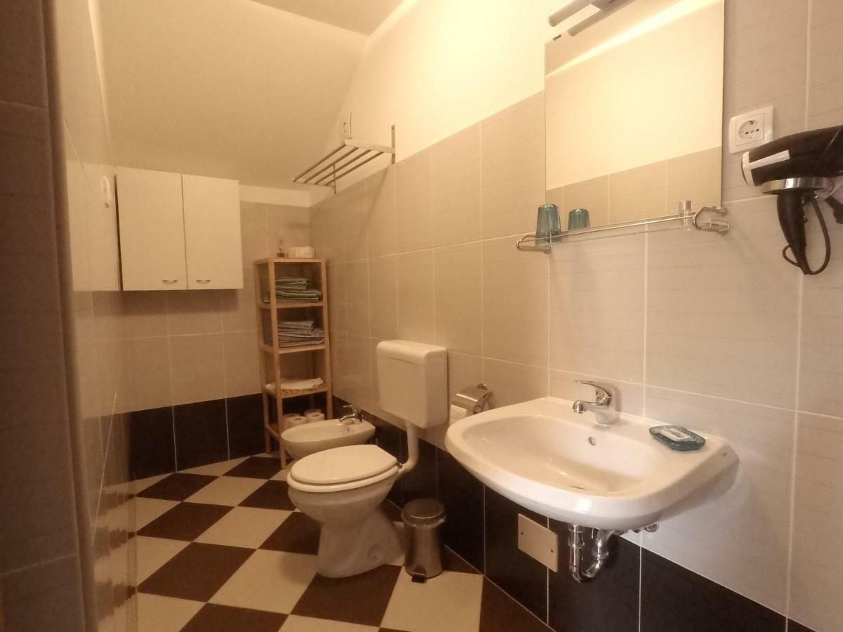 Apartments Pegla Нерезине Екстериор снимка