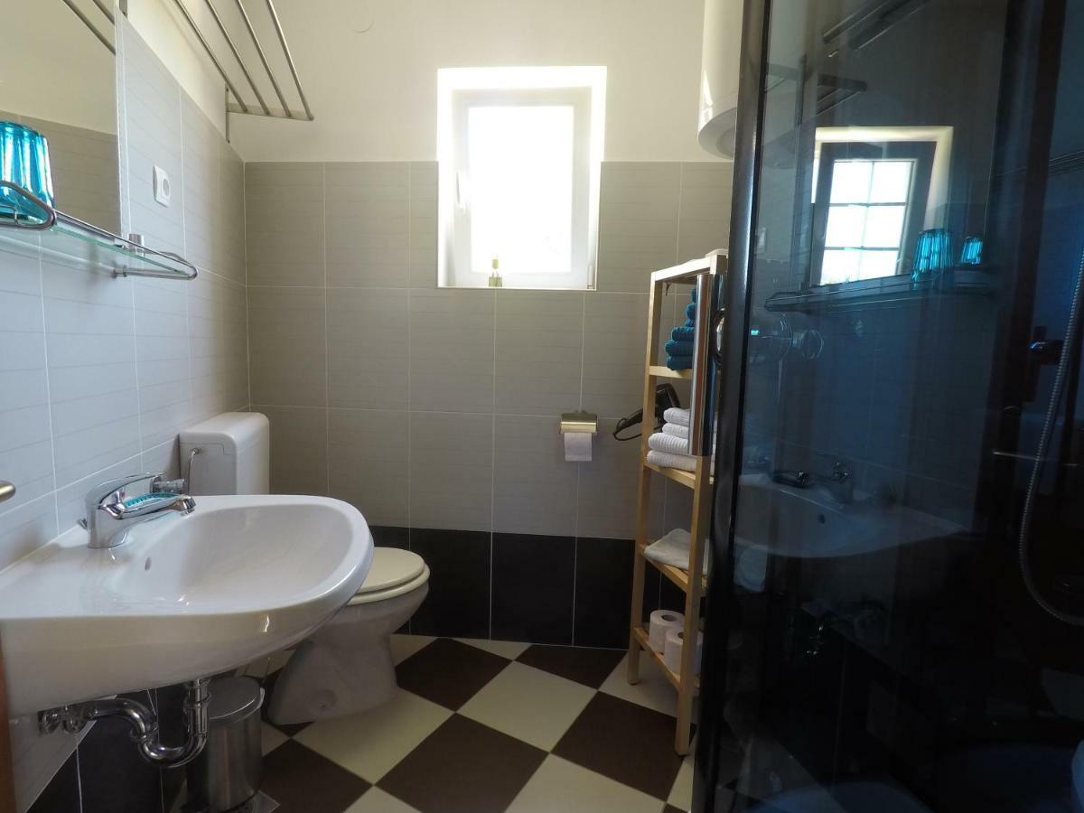 Apartments Pegla Нерезине Екстериор снимка