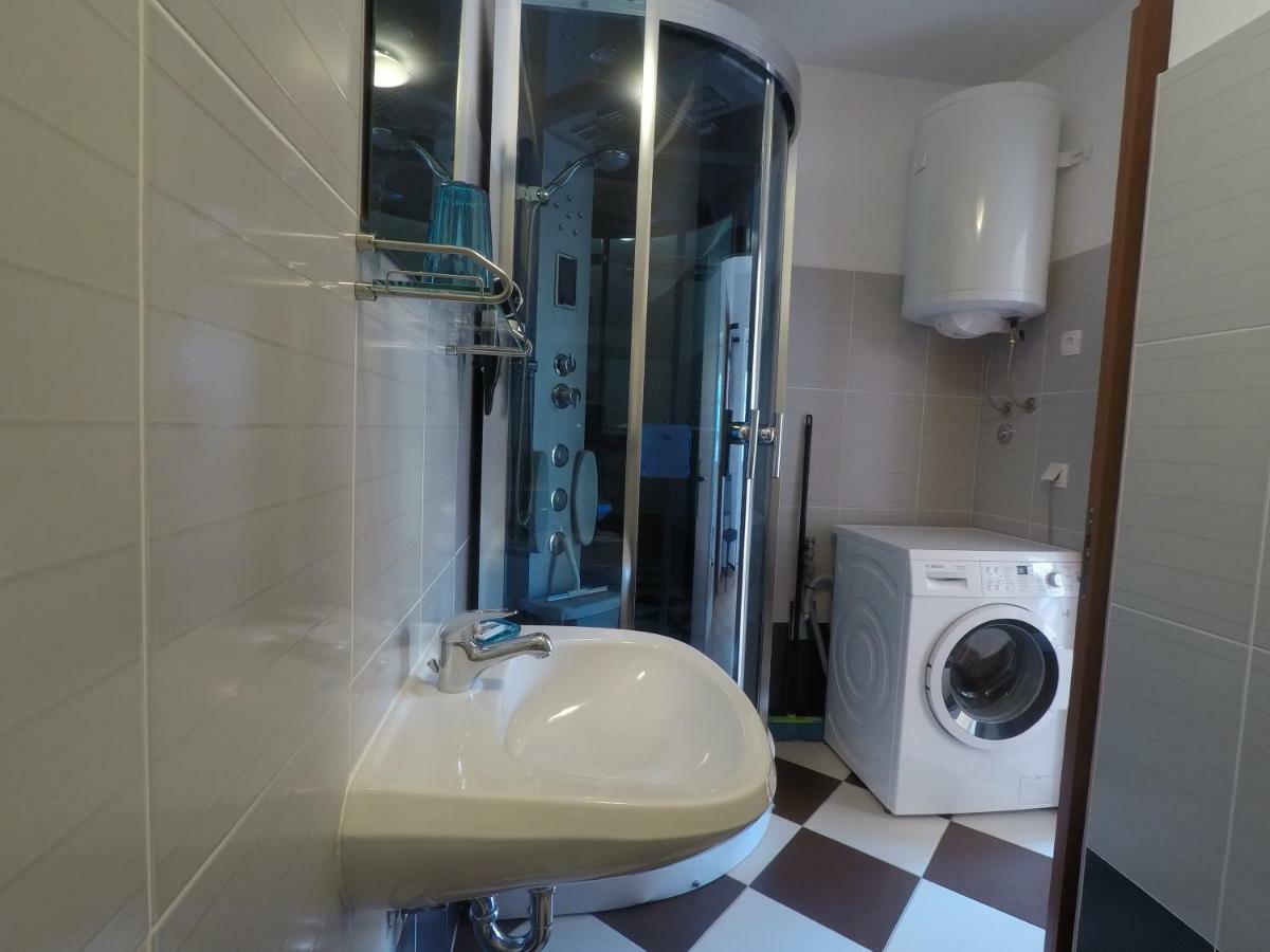 Apartments Pegla Нерезине Екстериор снимка