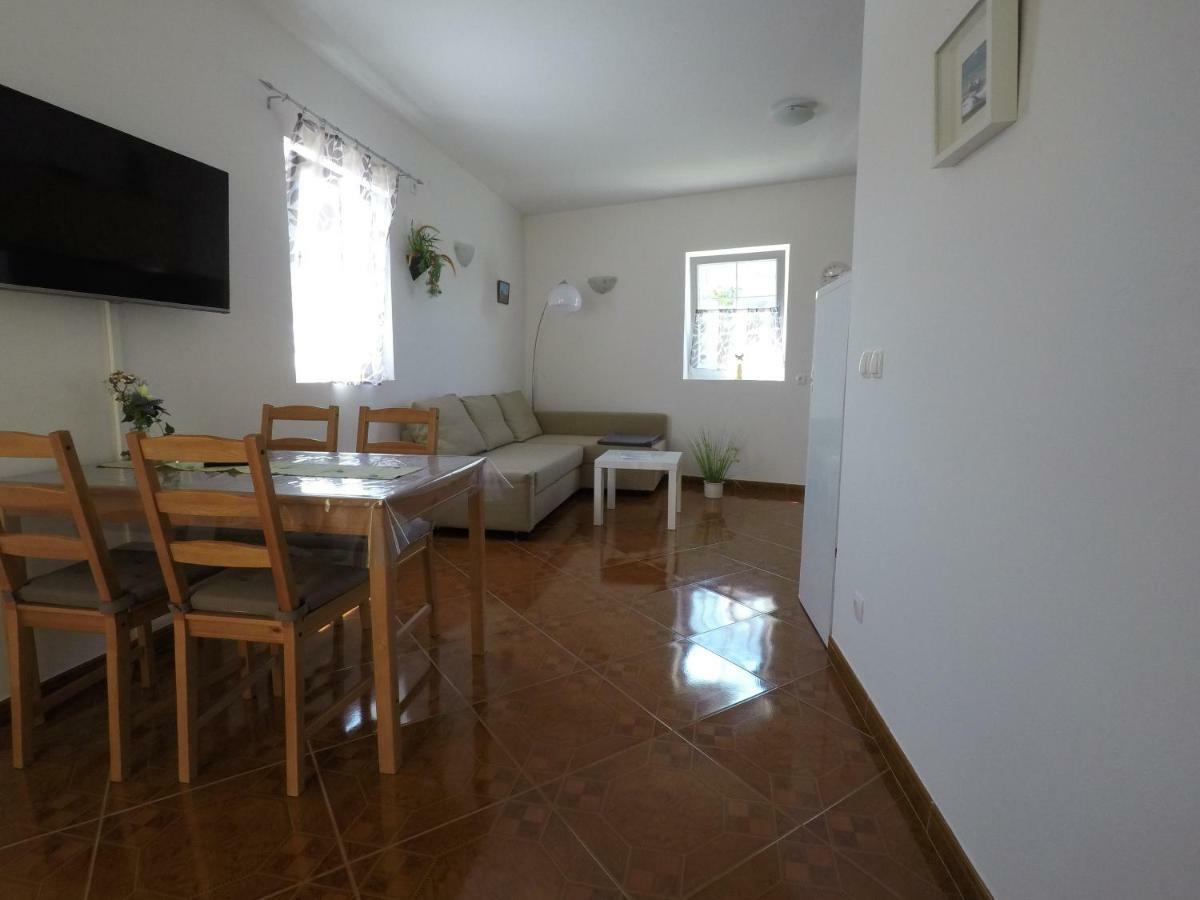 Apartments Pegla Нерезине Екстериор снимка