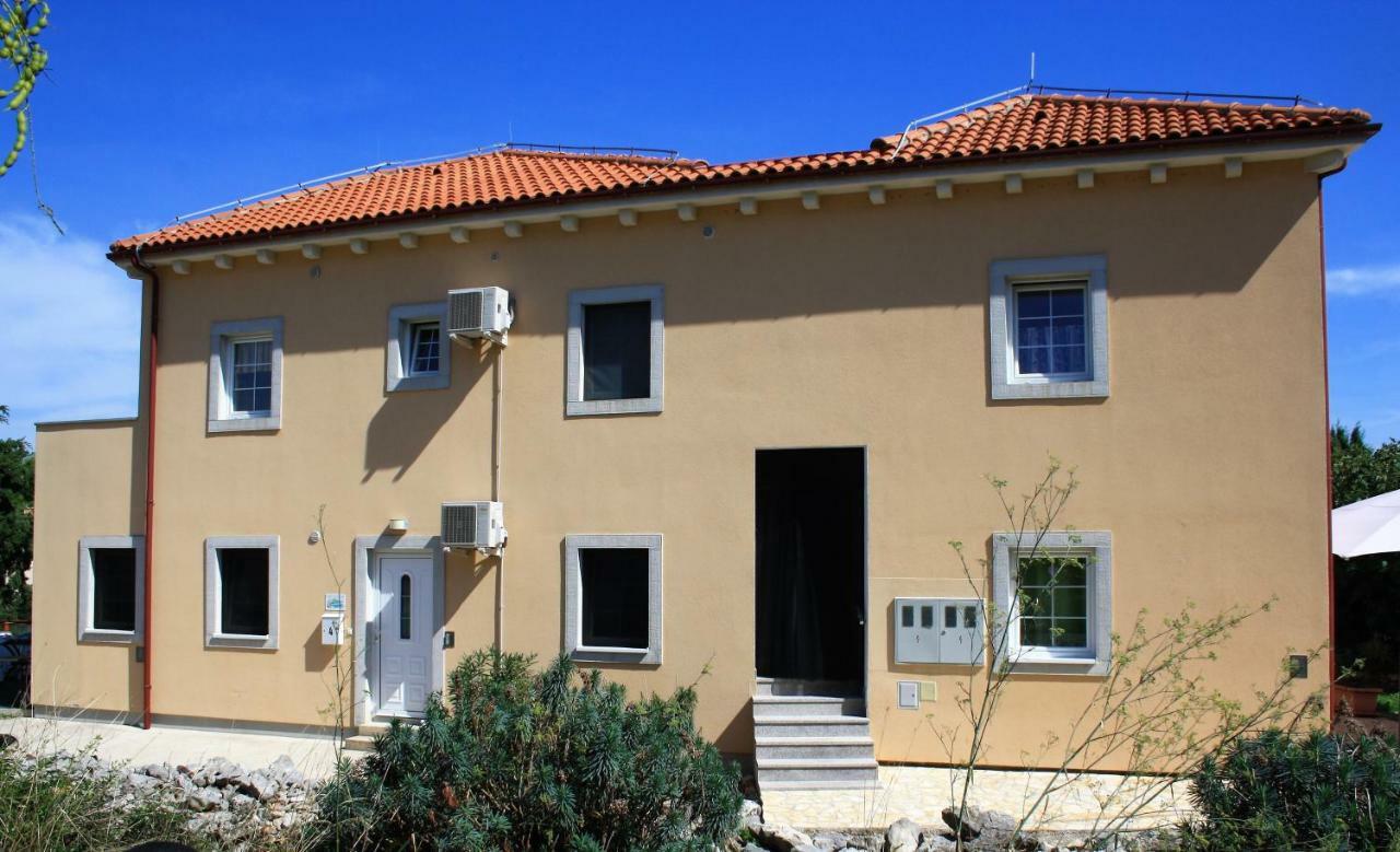 Apartments Pegla Нерезине Екстериор снимка